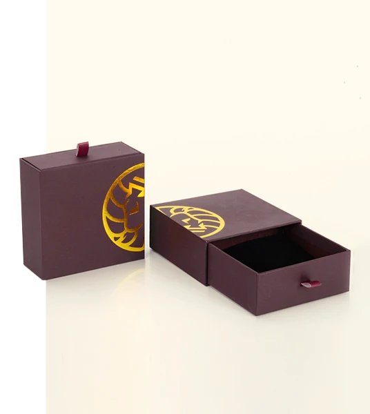 eco-friendly-gold-magnetic-gift-box